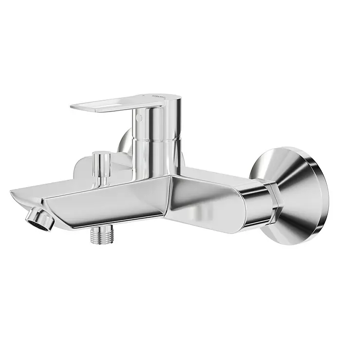 Grohe Start Loop Badewannenarmatur - Ausladung Armatur: 168 mm, Chrom, Glänzend, Durchmesser Kartusche: 35 mm - Nahaufnahme eines glänzenden, verchromten Wasserhahns für die Wandmontage mit modernem Design, ideal für Badezimmer oder Küche.