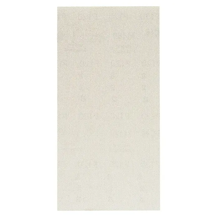 Craftomat Schleifnetz - 230 x 115 mm, Körnung: 120, 10 Stk. - Nahaufnahme eines beigen Textilgewebes, das eine feine, gewebte Struktur aufweist. Ideal für Möbel, Vorhänge oder dekorative Stoffprojekte.