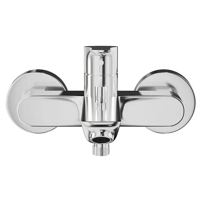 Grohe QuickFix Badewannenarmatur Start - Ausladung Armatur: 188 mm, Chrom, Glänzend - Nahaufnahme einer glänzenden, silbernen Waschtischarmatur mit modernem Design vor einem neutralen, schwarzen Hintergrund.