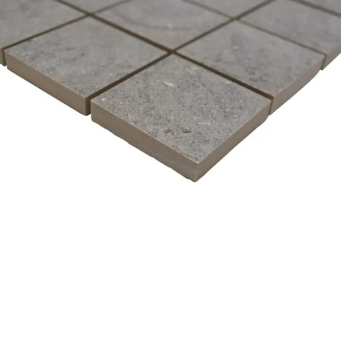 Mosaikfliese Quadrat Blox CSB 48BG3 - 29,8 x 29,8 cm, Grau, Matt - Nahaufnahme von quadratischen, grauen Keramikfliesen, die ein stilvolles und modernes Design für Innenräume bieten.