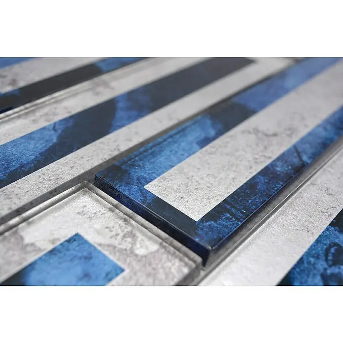 Mosaikfliese Rechteck Crystal XBH 2SW9 - 30 x 30 cm, Blau, Glänzend - Nahaufnahme von blau-grauen Mosaikfliesen, die ein modernes und stilvolles Design für Innenräume bieten.