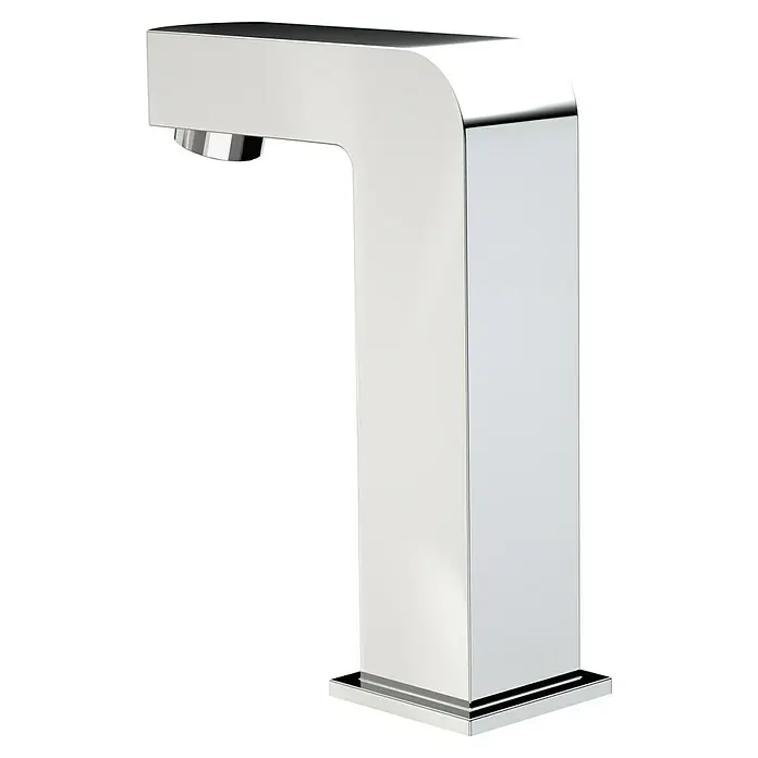 Camargue Kaltwasser-Standventil Sensor - Chrom, Glänzend - Nahaufnahme eines eleganten, verchromten Wasserhahns mit einem modernen, kantigen Design, perfekt für jedes stilvolle Badezimmer.