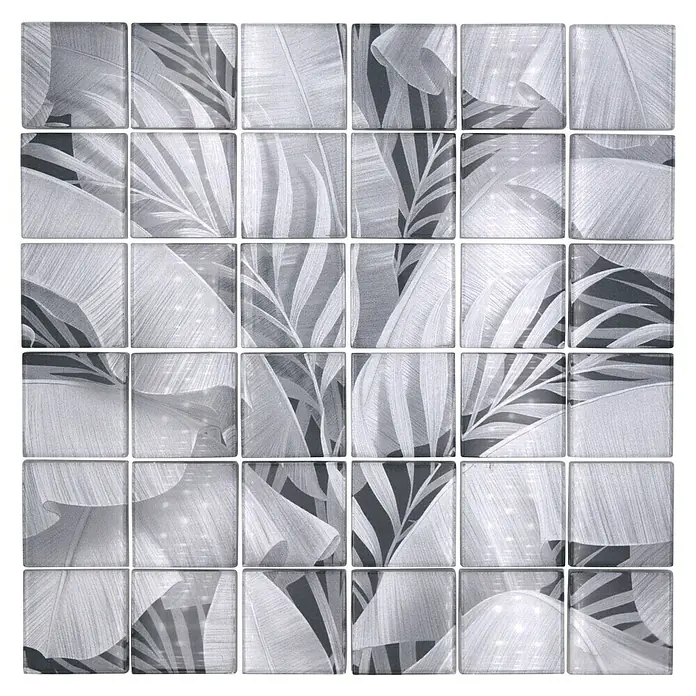 Mosaikfliese Quadrat Crystal Rainforest XCM RF03 - 29,8 x 29,8 cm, Grau, Glänzend - Elegante graue Glasmosaikfliesen mit tropischem Blattmuster. Ideal für stilvolle Akzente in Bad und Küche, die eine natürliche Ästhetik verleihen.