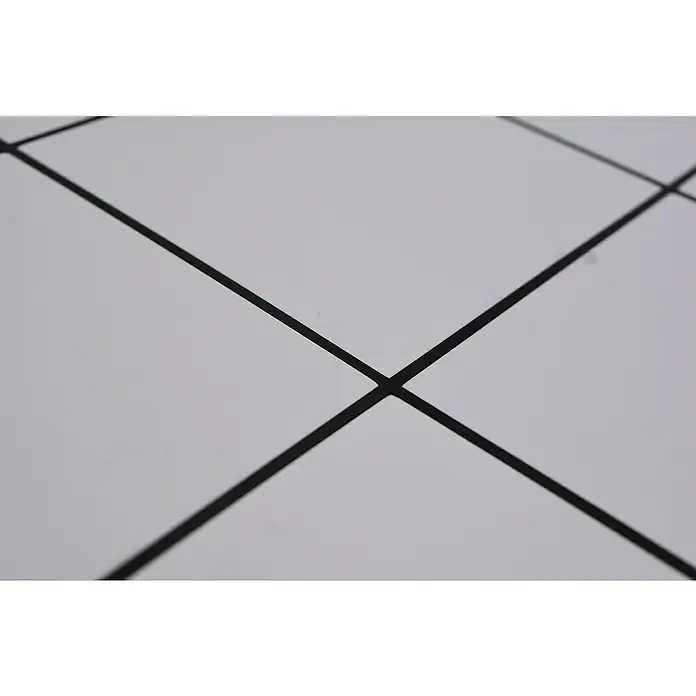 Selbstklebemosaik Quadrat SAM 4XFS W01 - 30,6 x 30,6 cm, Weiß, Matt - Nahaufnahme von weißen Fliesen mit schwarzen Fugenlinien, die ein sauberes, modernes Muster bilden. Die Fugen akzentuieren die klaren Linien.