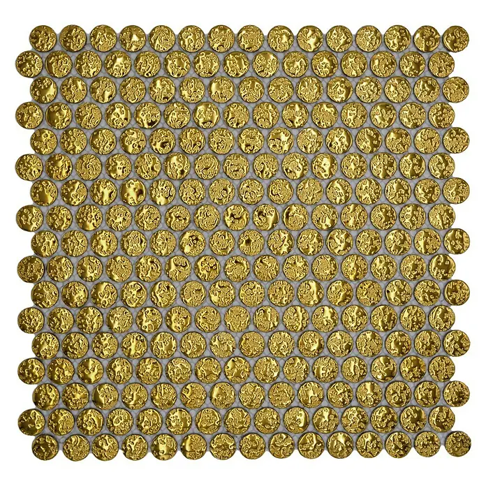 Mosaikfliese Knopf Uni GO86 - 31 x 31,5 cm, Gold, Glänzend - Nahaufnahme eines Musters aus goldenen Mosaikfliesen mit unregelmäßiger Oberfläche, ideal für Wand- oder Bodendekoration.