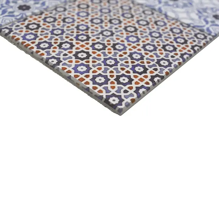 Selbstklebemosaik Quadrat SAM CLAM - 30 x 30 cm, Weiß/Blau/Orange, Glänzend - Fliesenmuster mit geometrischen Ornamenten in Blau, Orange und Weiß. Dekoratives Fliesendesign für stilvolle Innenräume.