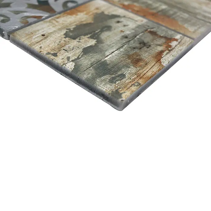 Mosaikfliese Quadrat Crystal Mix XCM WOOD 750 - 29,8 x 29,8 cm, Hellbeige, Matt - Nahaufnahme einer Mosaikfliese mit Holzoptik und abgerundeten Kanten auf schwarzem Hintergrund. Perfekt für stilvolle Wand- und Bodenbeläge.