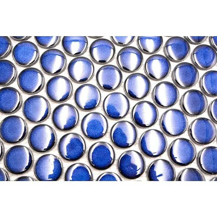 Mosaikfliese Knopf Uni 51G - 33 x 31,2 cm, kobaltblau, Glänzend - Nahaufnahme von blauen runden Mosaikfliesen mit glänzender Oberfläche und variierenden Schattierungen für Wand- und Bodendesign.