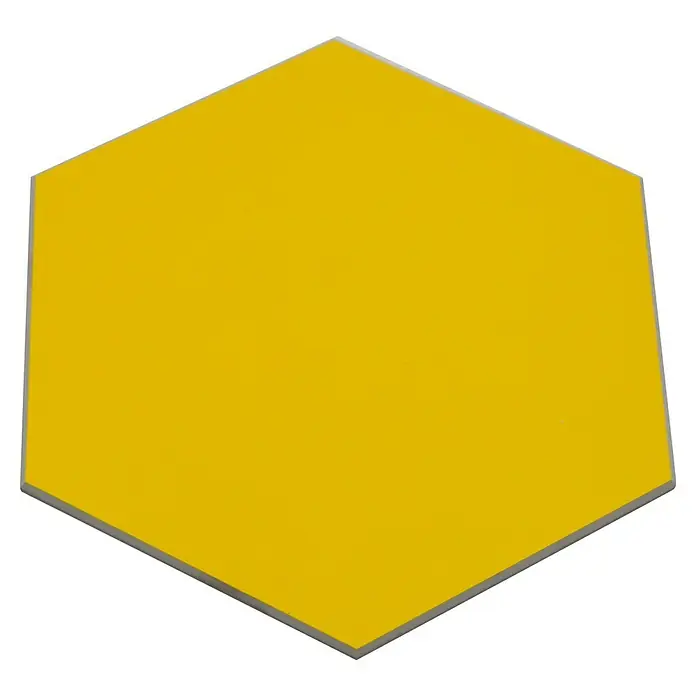 Selbstklebemosaik Hexagon Uni SAMT CHA2Y - 15,2 x 17,2 cm, Gelb, Matt - Nahaufnahme einer leuchtend gelben Sechskantfliese mit schlankem, grauem Rand, die einen modernen und lebendigen Akzent für jeden Raum bietet.