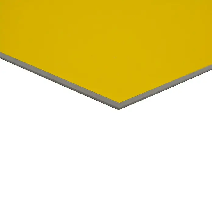 Selbstklebemosaik Hexagon Uni SAMT CHA2Y - 15,2 x 17,2 cm, Gelb, Matt - Nahaufnahme einer gelben Platte mit einer grauen Umrandung, die auf einer schwarzen Oberfläche liegt. Die Platte erscheint sauber und eben.
