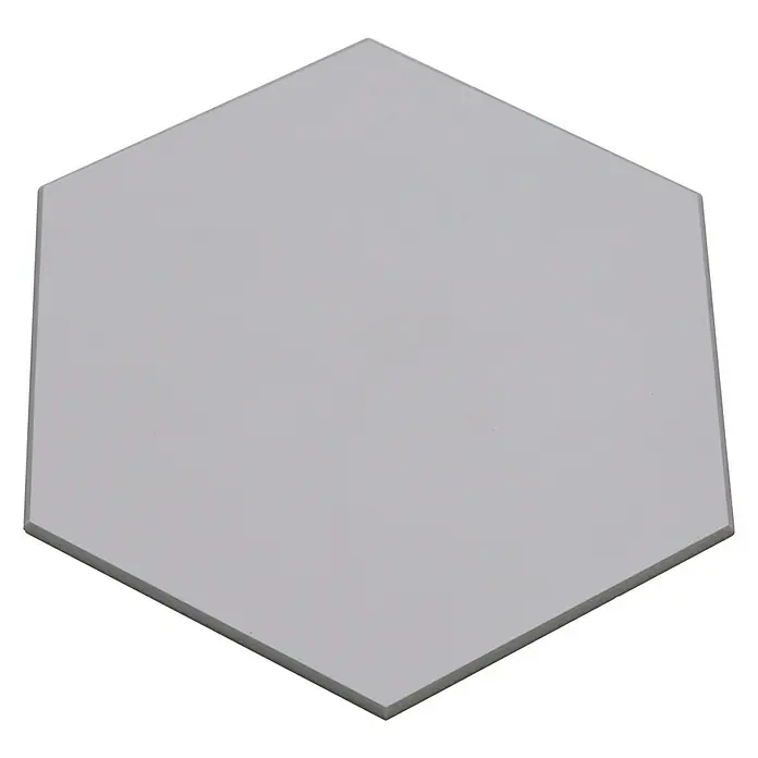 Selbstklebemosaik Hexagon Uni SAMT CHA5W - 15,2 x 17,2 cm, Weiß, Matt - Nahaufnahme einer grauen, sechseckigen Fliese, ideal für moderne Wand- und Bodengestaltungen. Sie verleiht jedem Raum eine stilvolle Note.