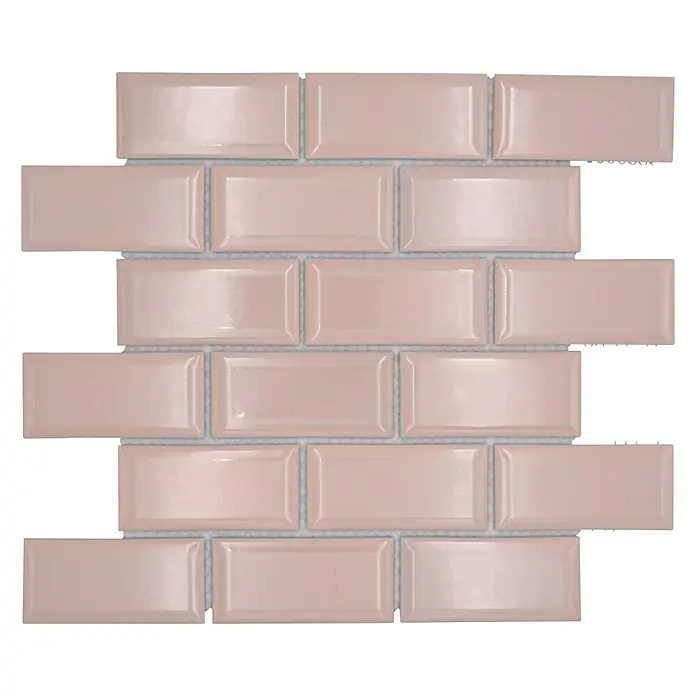 Mosaikfliese Metro Uni CG M19TR - 29,1 x 29,6 cm, zartrosa, Glänzend - Nahaufnahme der rosa U-Bahn-Fliesen mit hellgrauem Fugenmörtel für Wand- und Bodengestaltung.