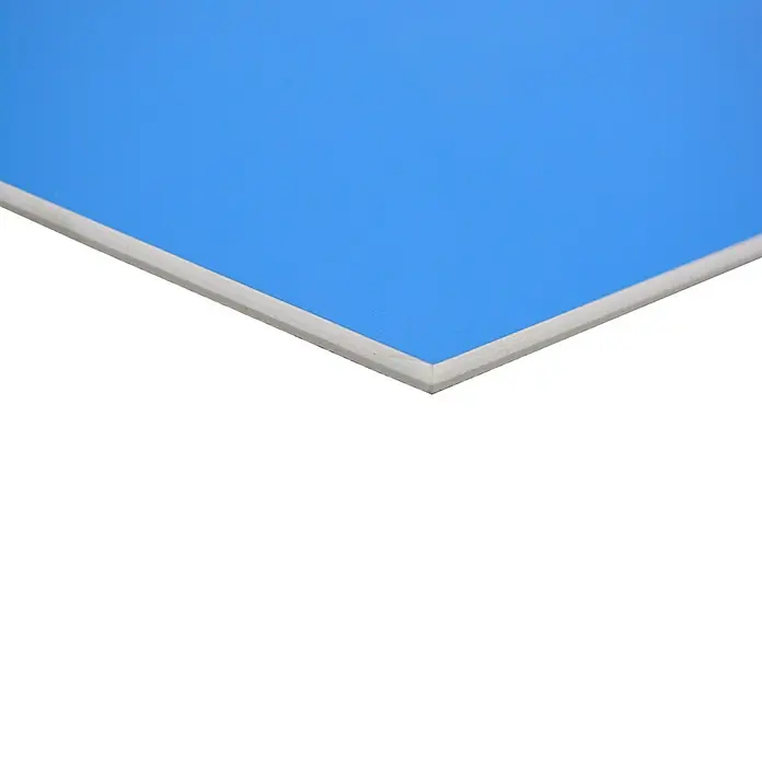 Selbstklebemosaik Hexagon Uni SAMT CHA3B - 15,2 x 17,2 cm, Blau, Matt - Nahaufnahme einer blauen, quadratischen Deckenplatte mit silbernem Rahmen, ideal für moderne Innenräume.