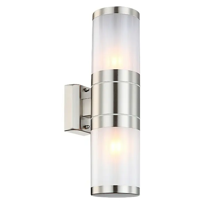 Globo Aplique exterior Xeloo - 120 W, 102 x 155 x 370 mm, Plata, IP44, 2 ud. - Un aplique de pared moderno de dos luces en níquel cepillado con pantallas cilíndricas que emiten una luz suave y cálida.