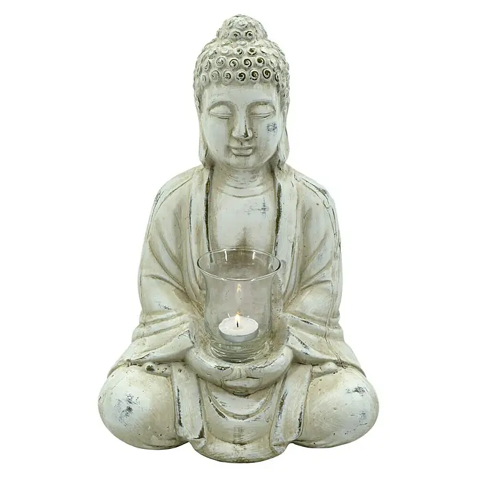 Buddha mit Teelichtglas - L x B x H: 25 x 19 x 40 cm, Creme, Terracotta - Eine weiße Buddha-Statue aus Kunstharz hält ein Glas mit einer brennenden Kerze, die eine meditative Atmosphäre schafft.