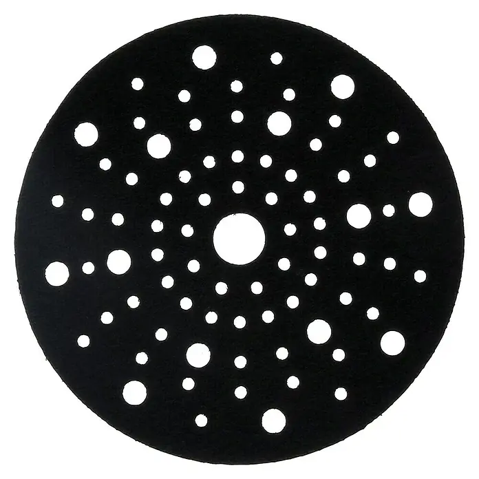 Craftomat Zwischenscheibe - Durchmesser: 150 mm, Passend für: Exzenterschleifer - Ein schwarzes Schleifpad mit verschiedenen Löchern, geeignet für Schleifarbeiten mit einer Schleifmaschine.