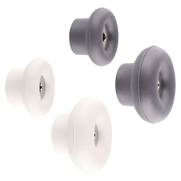 Wagner System Garderobenhaken-Set DOT - Ø x H: 50 x 30 mm, Schiefergrau, Lichtgrau, 4 Stk. - Ein Blick auf eine Nahaufnahme von vier Knopfgriffen, zwei in Weiß und zwei in Grau, die sich alle auf einem schwarzen Hintergrund befinden.