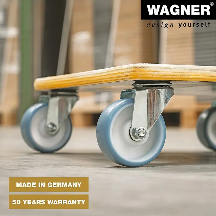 Wagner System Transportroller MM1340 - L x B x H: 380 x 380 x 110 mm, Traglast: 300 kg, Holz - Rollbrett mit blauen Rollen und dem Hinweis "Made in Germany" und "50 Jahre Garantie".