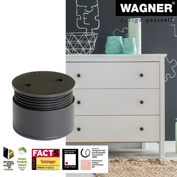 Wagner System Filzgleiter Basis Lounge - Durchmesser: 30 mm, 4 Stk., Quadratisch - Produktabbildung eines schwarzen, runden Möbelfußes von Wagner mit verschiedenen Auszeichnungen auf einem Bild mit Kommode.