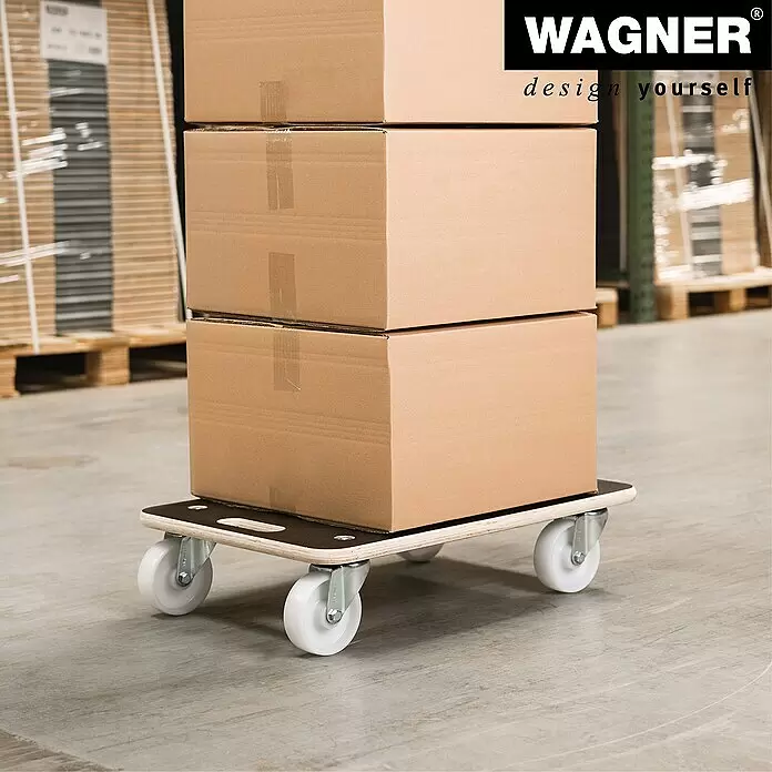 Wagner System Transportroller MM1614 - L x B x H: 590 x 390 x 135 mm, Traglast: 400 kg, Holz - Transportroller aus Holz mit weißen Rollen, der gestapelte Kartons in einem Lager transportiert.