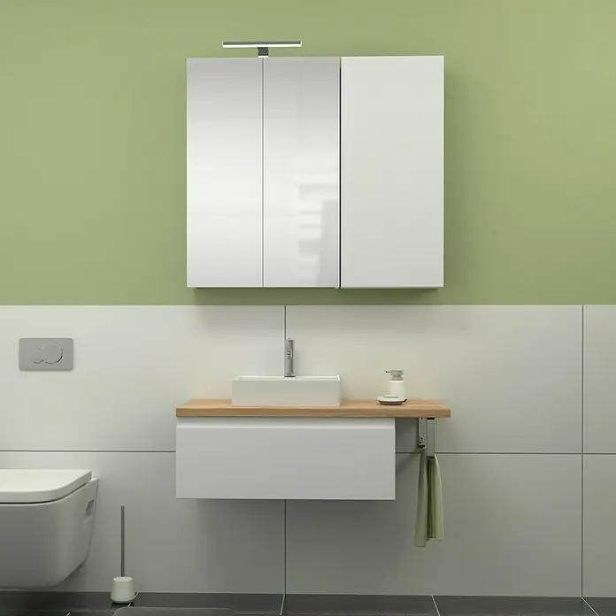 Camargue Espacio Hängeschrank - 40 x 17 x 90 cm, Gama weiß matt - Badezimmer-Interieur mit einem modernen weißen Waschbeckenunterschrank, einem Spiegelschrank und einer Toilette für ein stilvolles Ambiente.