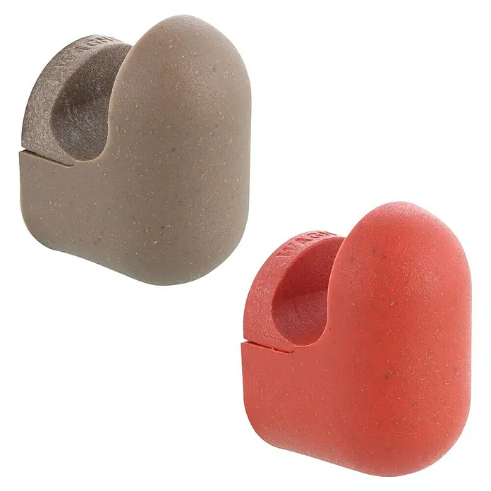 Wagner System Garderobenhaken-Set PILL - L x B x H: 37 x 31 x 51 mm, Taupe/Koralrot, 4 Stk. - Nahaufnahme von zwei Stoßdämpfern in Rot und Grau, die für eine optimale Geräuschreduzierung entwickelt wurden.