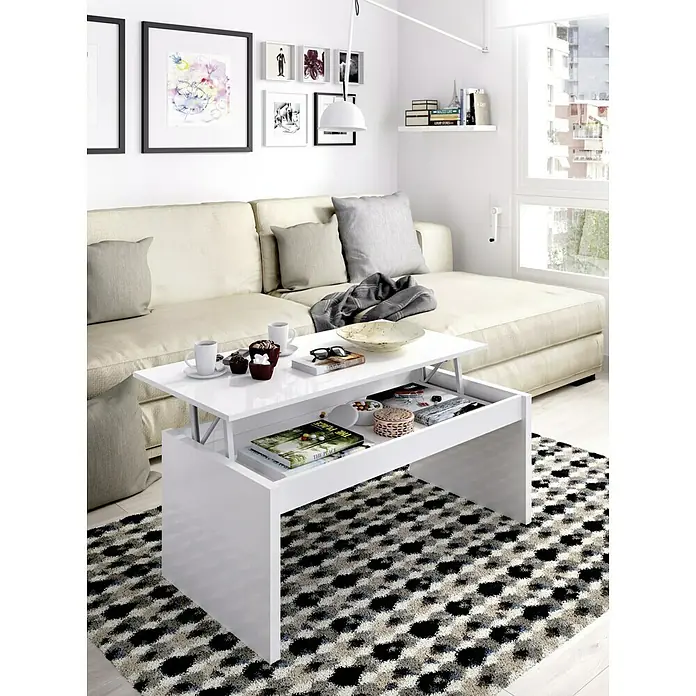 Dekit Mesa auxiliar de jardín Side - L x An x Al: 50 x 100 x 43 cm, Blanco - Una mesa de centro moderna, blanca brillante con una tapa elevable y espacio de almacenamiento debajo, se encuentra sobre una alfombra estampada.