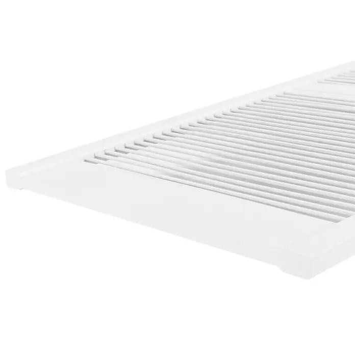 Lamellentür - B x H: 594 x 1.985 mm, Art Lamellen: Offen, Weiß - Nahaufnahme eines weißen, rechteckigen Lüftungsgitters mit feinen, parallelen Schlitzen, ideal für moderne Innenräume.