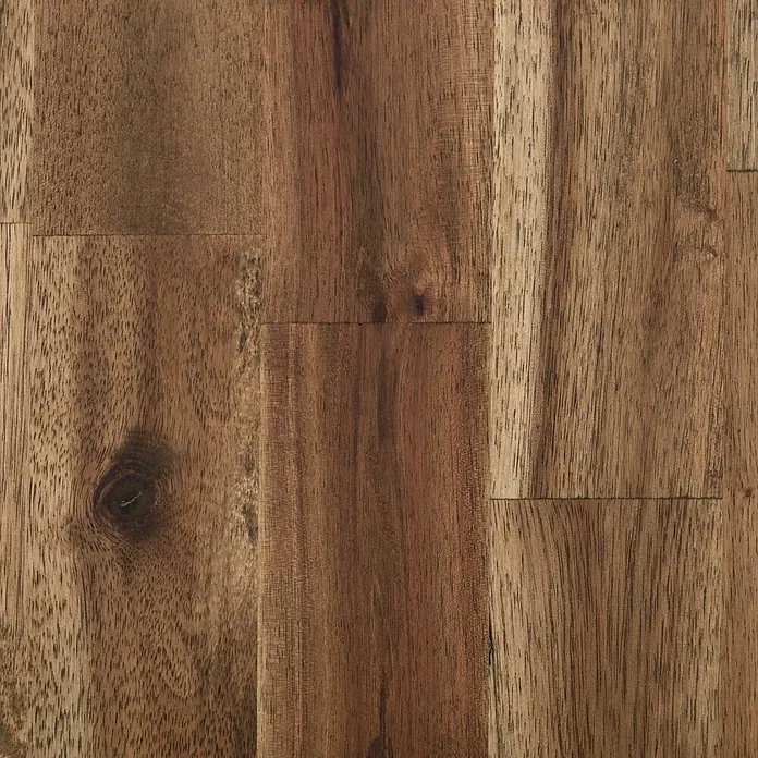 Exclusivholz Leimholzplatte - Akazie, Qualitätsstufe Leimholzplatte: B/C, 800 x 400 x 18 mm - Nahaufnahme von Akazienparkett mit warmer, natürlicher Holzmaserung, perfekt für ein gemütliches Zuhause.