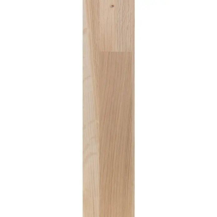 Regalstollen - Eiche, 2.500 x 58 x 38 mm - Nahaufnahme einer hellen Holzoberfläche, die die feine Maserung und Textur des Holzes hervorhebt. Ideal für Designprojekte.