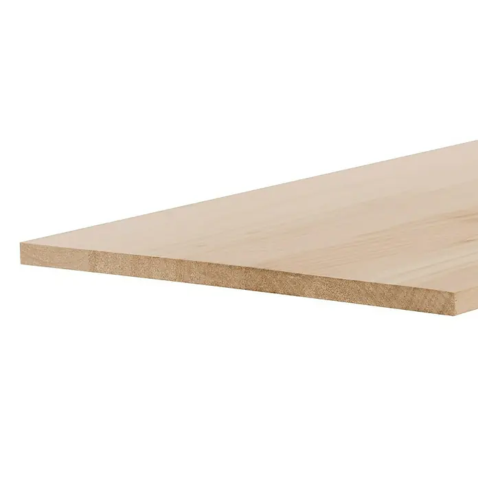 Exclusivholz Tablero de madera laminada - Paulonia, Nivel de calidad del tablero de madera laminada: A/B, 800 x 400 x 18 mm - Primer plano de un tablero de madera sin terminar con una superficie lisa y grano visible, sobre un fondo negro contrastante.