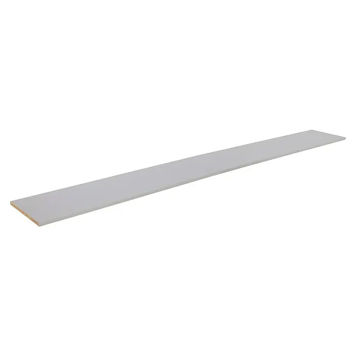 Möbelbauplatte - Silbermetallic, 260 x 30 x 1,9 cm - Nahaufnahme einer MDF-Sockelleiste, ideal für Innenausbau und Renovierungen. Das Holz ist weiß und hat eine glatte Oberfläche.