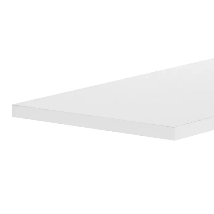 Regalboden - Weiß, 100 x 25 x 1,6 cm - Nahaufnahme einer weißen Regalplatte vor schwarzem Hintergrund, die ein modernes und minimalistisches Design zeigt.