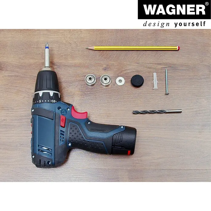 Wagner System Wandtürstopper EH5114 - 1 Stk., Edelstahl-Optik - Akkuschrauber mit Zubehör auf Holztisch.