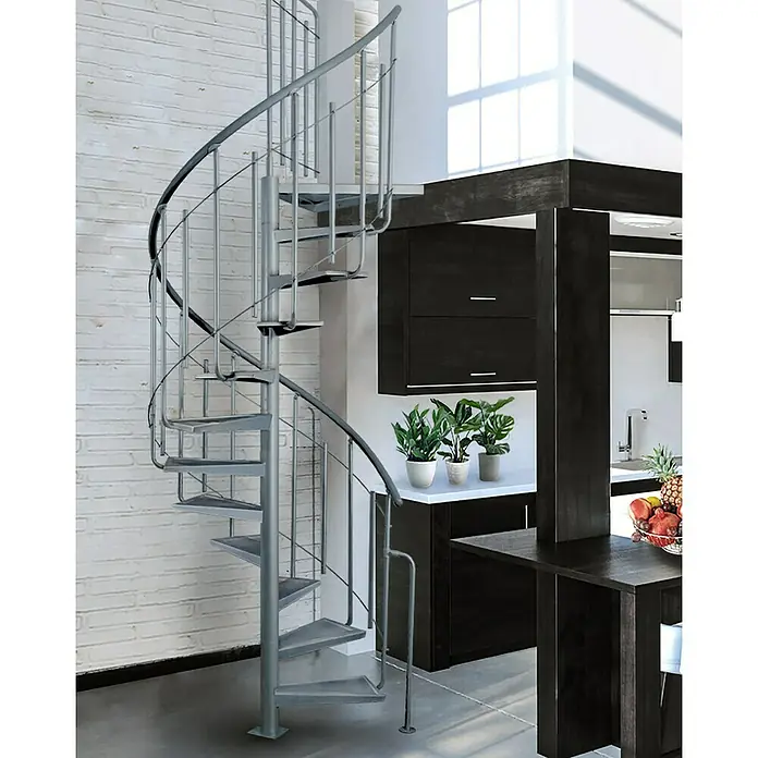 Atrium Spindeltreppe Solo Vertical - Farbton Metall: RAL 9006, Durchmesser: 120 cm, Stahl, Geschosshöhe: 264 cm - 286 cm - Eine elegante Wendeltreppe aus Metall fügt sich nahtlos in ein modernes Küchendesign ein. Die Treppe ist ein echter Hingucker in der Wohnung.