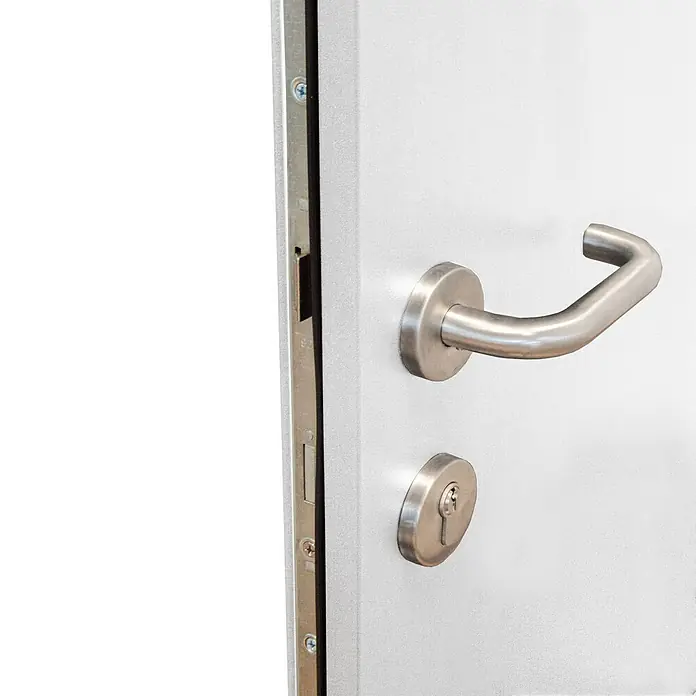 Splendoor Haustür Thermodoor PLUS SP45W100 x 210 cm, DIN Anschlag: Rechts, Verkehrsweiß - Nahaufnahme einer geöffneten Tür mit Türgriff und Schloss.
