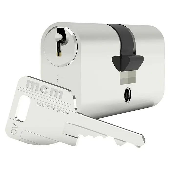 MCM Cilindro de perfil OV - Longitud total interior: 26 mm, Longitud total exterior: 26 mm, Número de llaves: 3 ud. - Un cilindro de bloqueo MCM con llave. La llave tiene la inscripción "Made in Spain".