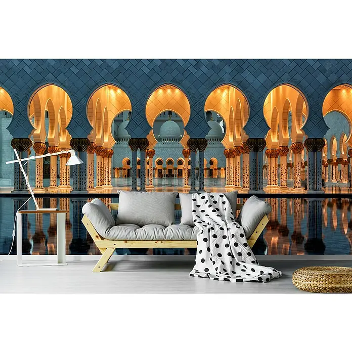 Papermoon Premium collection Fototapete Reflexione - B x H: 450 x 280 cm, Vlies - Zimmer mit stilvollem Sofa und Beistelltisch vor einem beeindruckenden Hintergrund.
