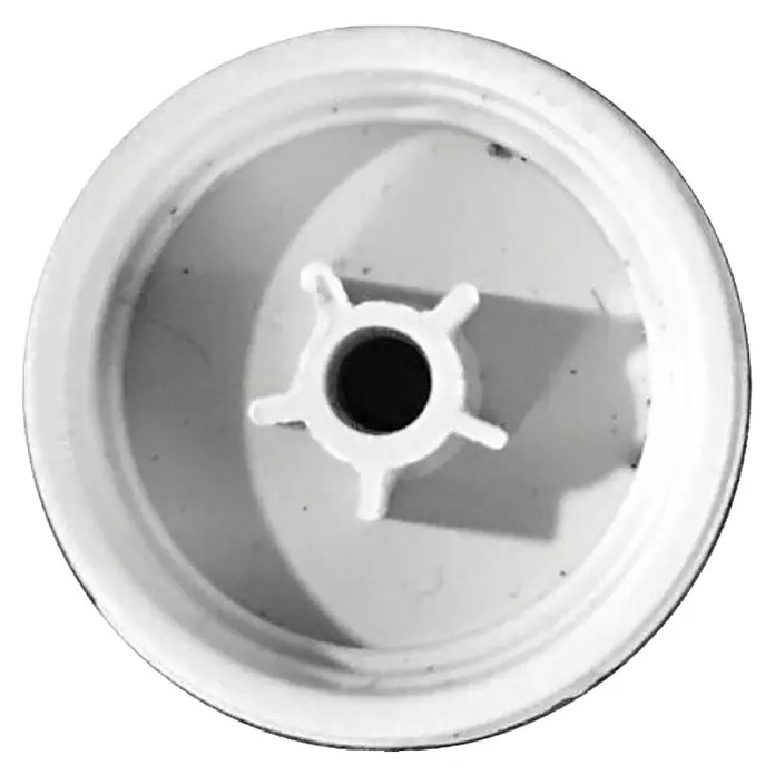 Fischer Arandela para clavadora - 100 ud., Específico para: Clavadora de aire FGC 100 - Primer plano de un botón de plástico blanco con abertura central y radios, ideal para electrodomésticos o dispositivos electrónicos.