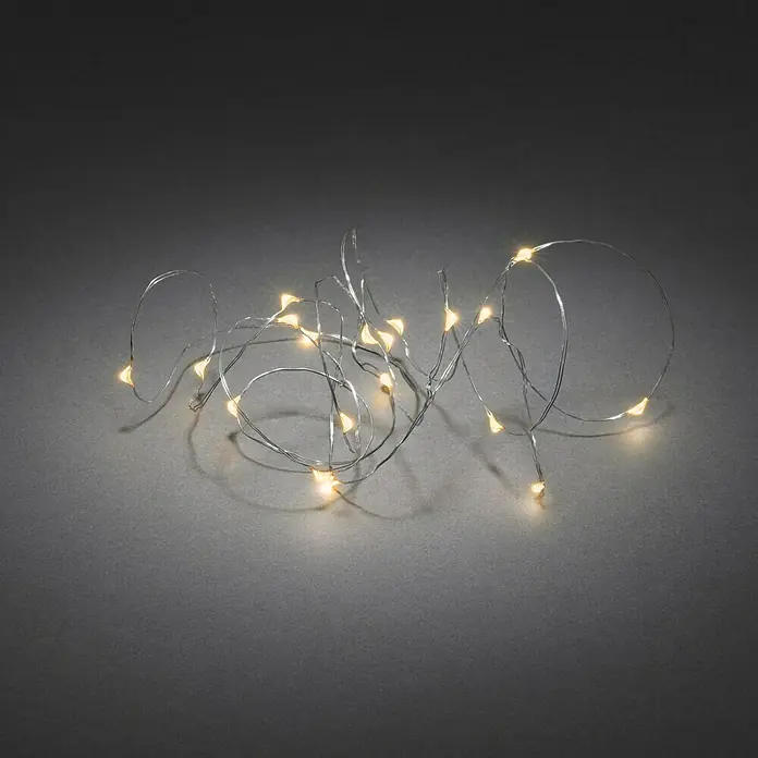 Konstsmide LED-Lichterkette Micro LED - Innen, Lichtfarbe: Bernstein, Anzahl Leuchtmittel: 20 Stk., Batteriebetrieben, 1,9 m, Silber - Lichterkette mit warmweißem Licht, perfekt für gemütliche Abende und festliche Dekorationen, die eine stimmungsvolle Atmosphäre schaffen.