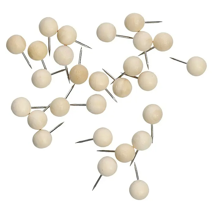 Zeller Present Push-Pins - 25 Stk., Holz - Nahaufnahme von Reißnägeln mit Holzkugelkopf auf schwarzem Hintergrund. Ideal für Büro, Schule oder Bastelarbeiten.