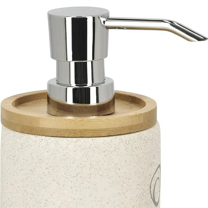 Camargue Seifenspender Vero - Bambus, Sand, Höhe: 17 cm - Nahaufnahme eines modernen Seifenspenders mit Chrompumpe und beigem Behälter mit Sprenkelmuster, ideal für Badezimmer oder Küche.