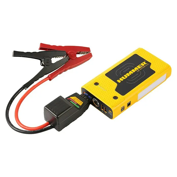 Kit de arranque HUMMH3T - 12 V, 3 Ah - 8 Ah - Aquí hay un arrancador auxiliar amarillo Hummer PD45W con cables de puente y pinzas, perfecto para emergencias o para llevar.