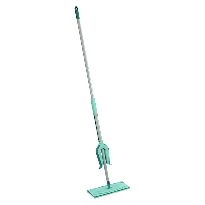 Leifheit Bodenwischer Picobello M Micro duo - 4,6 cm, Materialspezifizierung: Polyester, Polyamid - Ein moderner, mintgrüner Wischmopp mit silberfarbenem Stiel steht aufrecht vor einem schwarzen Hintergrund, ideal für die schnelle Reinigung.