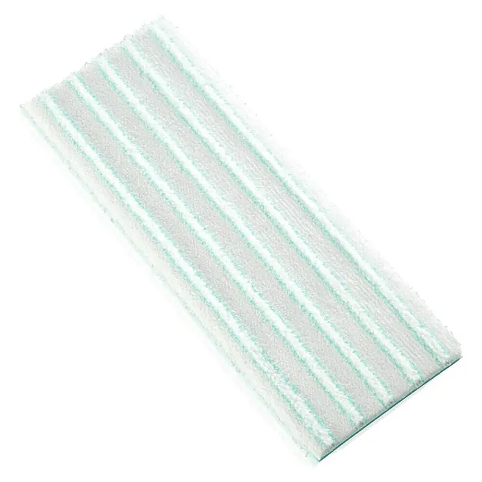 Leifheit Ersatz-Bezug Picobello M Micro duo - Weiß/Grün, Passend für: Leifheit Bodenwischer Picobello M - Nahaufnahme eines weißen Mikrofaser-Mopppads mit hellgrünen Streifen auf einem schwarzen Hintergrund.