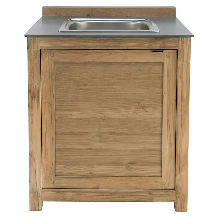 Sunfun Zoe Outdoorküchen-Modul Waschbecken - Braun, B x T x H: 80 x 63 x 96,7 cm, Teakholz - Holzunterschrank mit Spüle und einer grauen Arbeitsplatte. Die Tür des Unterschranks hat eine natürliche Holzmaserung.
