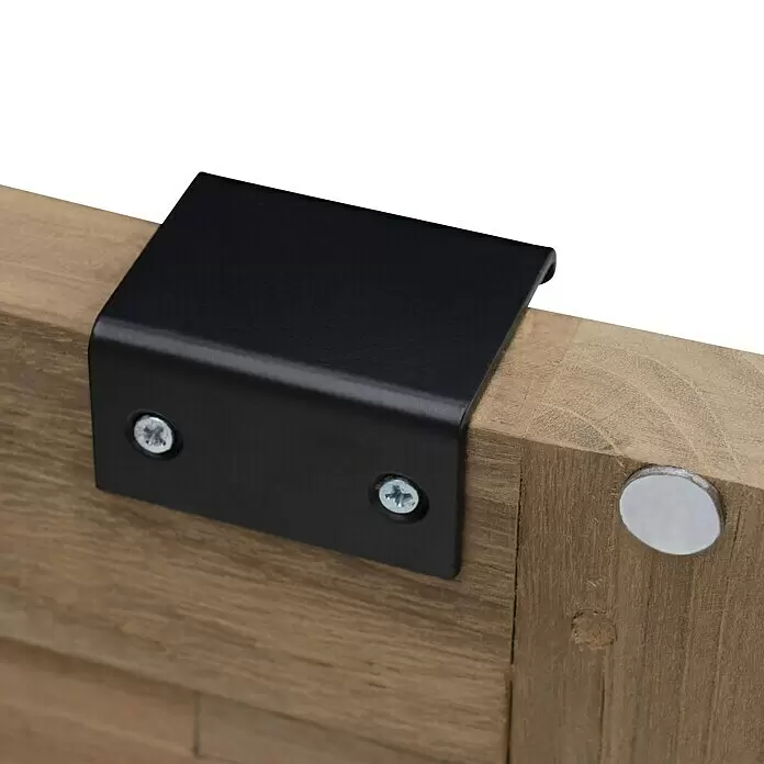 Sunfun Zoe Outdoorküchen-Modul Doppelschrank - Braun, B x T x H: 120 x 63 x 92 cm, Teakholz - Schwarze L-förmige Metallhalterung, mit zwei silbernen Schrauben in hellbraunes Holz geschraubt. Eine runde silberne Platte ist sichtbar.