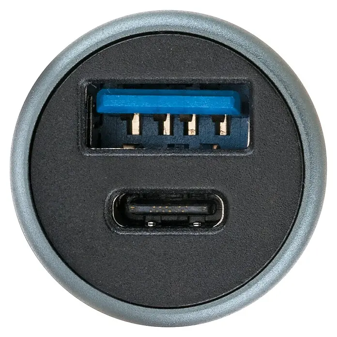Schwaiger USB-Ladeadapter für Zigarettenanzünder - USB A-Stecker, USB C-Stecker - Nahaufnahme eines USB-Ladegeräts mit USB-A- und USB-C-Anschlüssen, ideal zum Aufladen verschiedener Geräte.