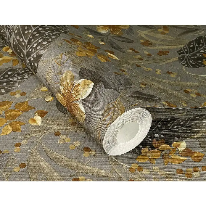 Rasch Curiosity Vliestapete Blume - Bronze, Floral, 10,1 x 0,53 m - Eine Rolle grauer Vinyltapete mit einem floralen Muster in Gold- und Brauntönen, die eine elegante und moderne Wanddekoration bietet.