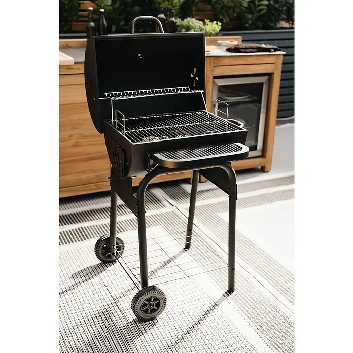 Grillstar Holzkohlegrill Grilltonne - B x T x H: 68 x 66 x 109 cm, Grillfläche (B x T): 46 x 43 cm, Schwarz - Schwarzer Holzkohlegrill mit Deckel und Ablagefläche, ideal für Grillabende im Freien. Robuste Konstruktion mit Rädern für einfachen Transport.